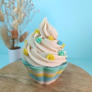 Savon cupcake "Coco cupcake"- savon saponifié à froid - Savonnerie artisanale Cos'mo Atelier - Jura 39