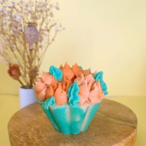 Savon cupcake "Flower cupcake" - savon saponifié à froid - Savonnerie artisanale Cos'mo Atelier - Jura 39