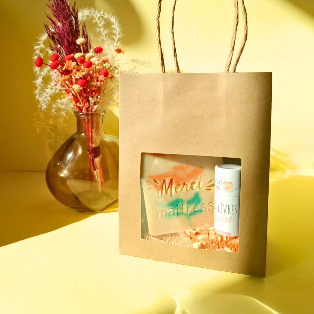 Coffret personnalisé - Cadeau fin d'année - merci maîtresse maître nounou atsem - Savonnerie artisanale Cos'mo Atelier - Jura (39)
