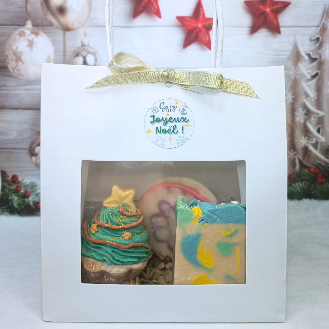 Coffret de Noël savons - cadeau de Noël personnalisé - savon naturel saponifié à froid - Savonnerie artisanale Cos'mo Atelier - Jura (39)