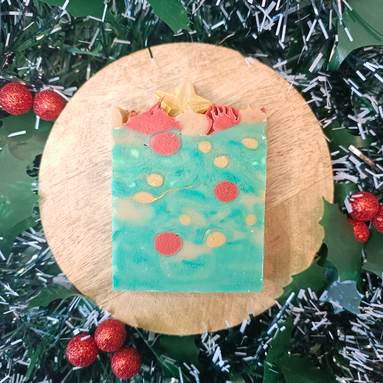 Savon de Noël Sweet Christmas - cadeau de Noël personnalisé - savon naturel saponifié à froid - Savonnerie artisanale Cos'mo Atelier - Jura (39)