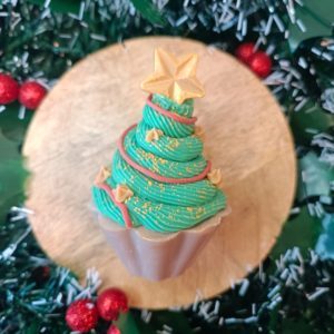 Savon de Noël Christmas cupcake - cadeau de Noël personnalisé - savon naturel saponifié à froid - Savonnerie artisanale Cos'mo Atelier - Jura (39)