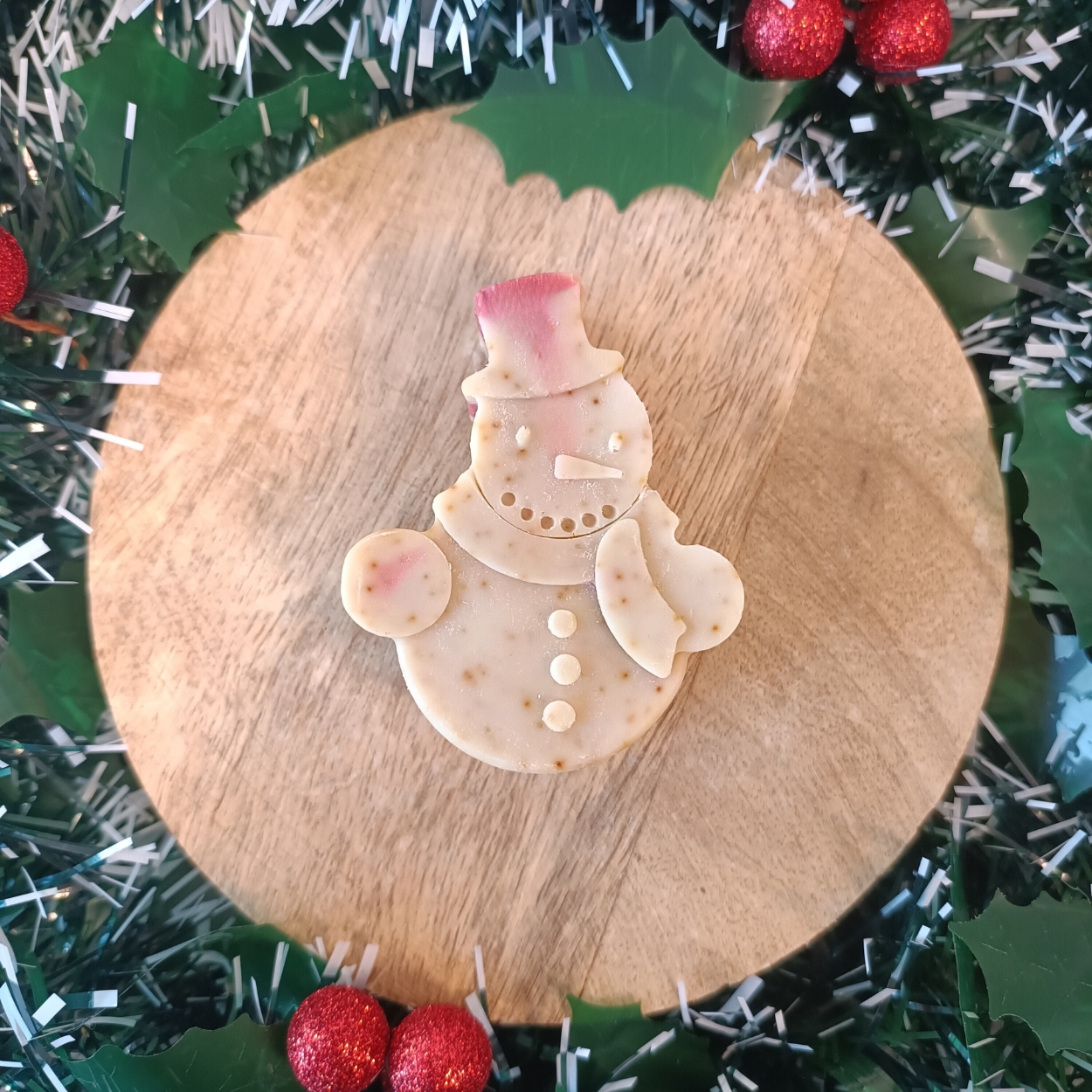 Savon de Noël enfant - cadeau de Noël personnalisé - savon naturel saponifié à froid - Savonnerie artisanale Cos'mo Atelier - Jura (39)